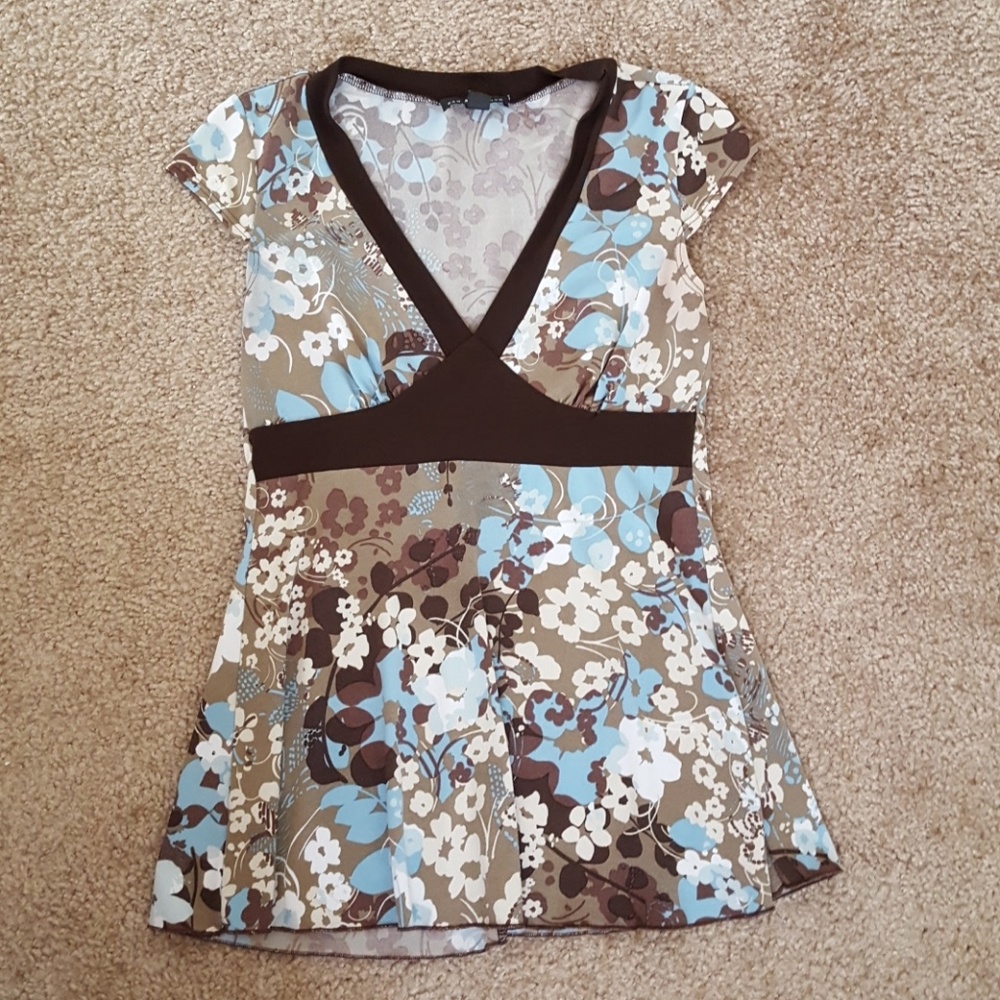 I.N. San Francisco small brown, blue & cream vneck